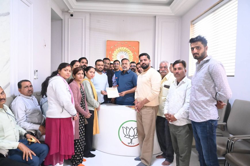 रेडियोग्राफर संवर्ग के अतिरिक्त पद सृजन की मांग को लेकर ऊर्जा मंत्री एवं विधायक को सौंपा गया ज्ञापन